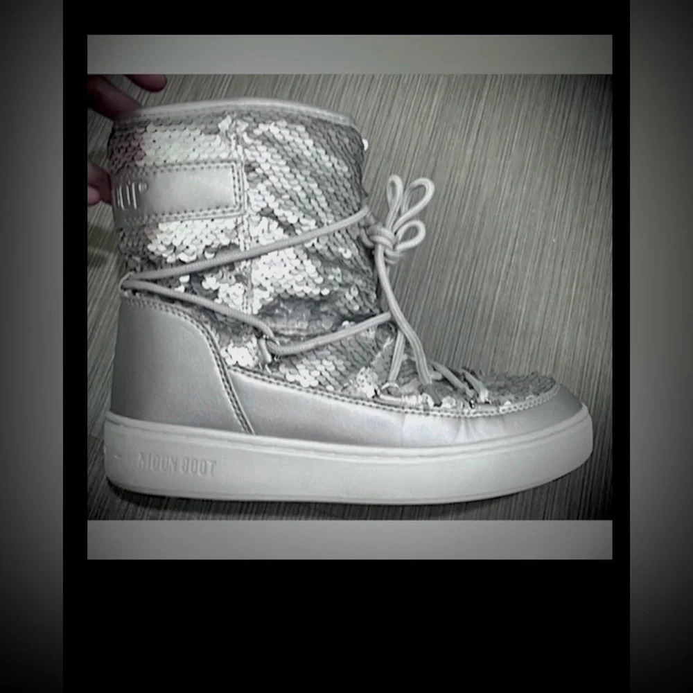 Moon Boot Mid Pulse Disco Short Platform Lace Up Silver Sequin Bling in Size 6